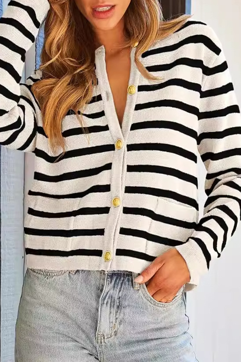 Bodil® | Casual everyday outerwear with stripes and buttons and O-neck