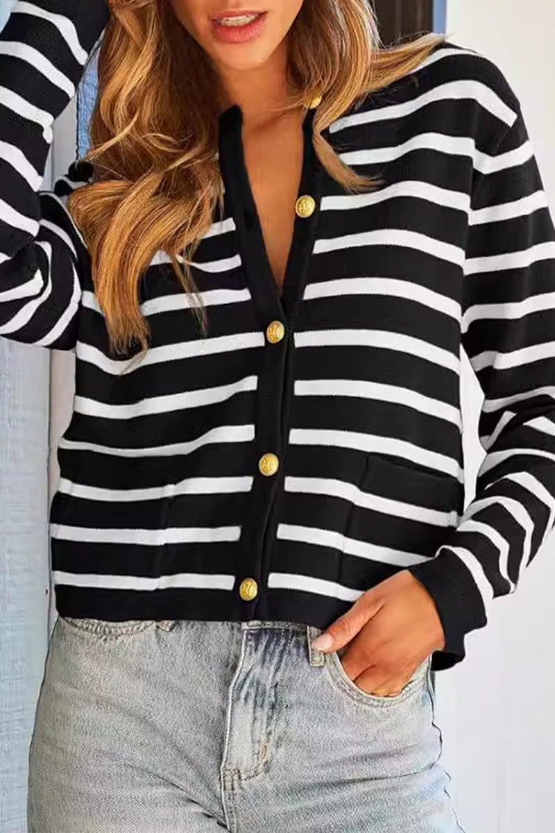 Bodil® | Casual everyday outerwear with stripes and buttons and O-neck