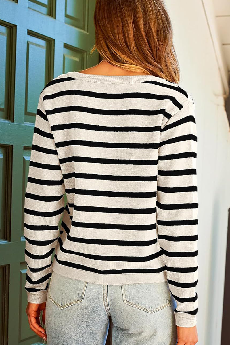 Bodil® | Casual everyday outerwear with stripes and buttons and O-neck