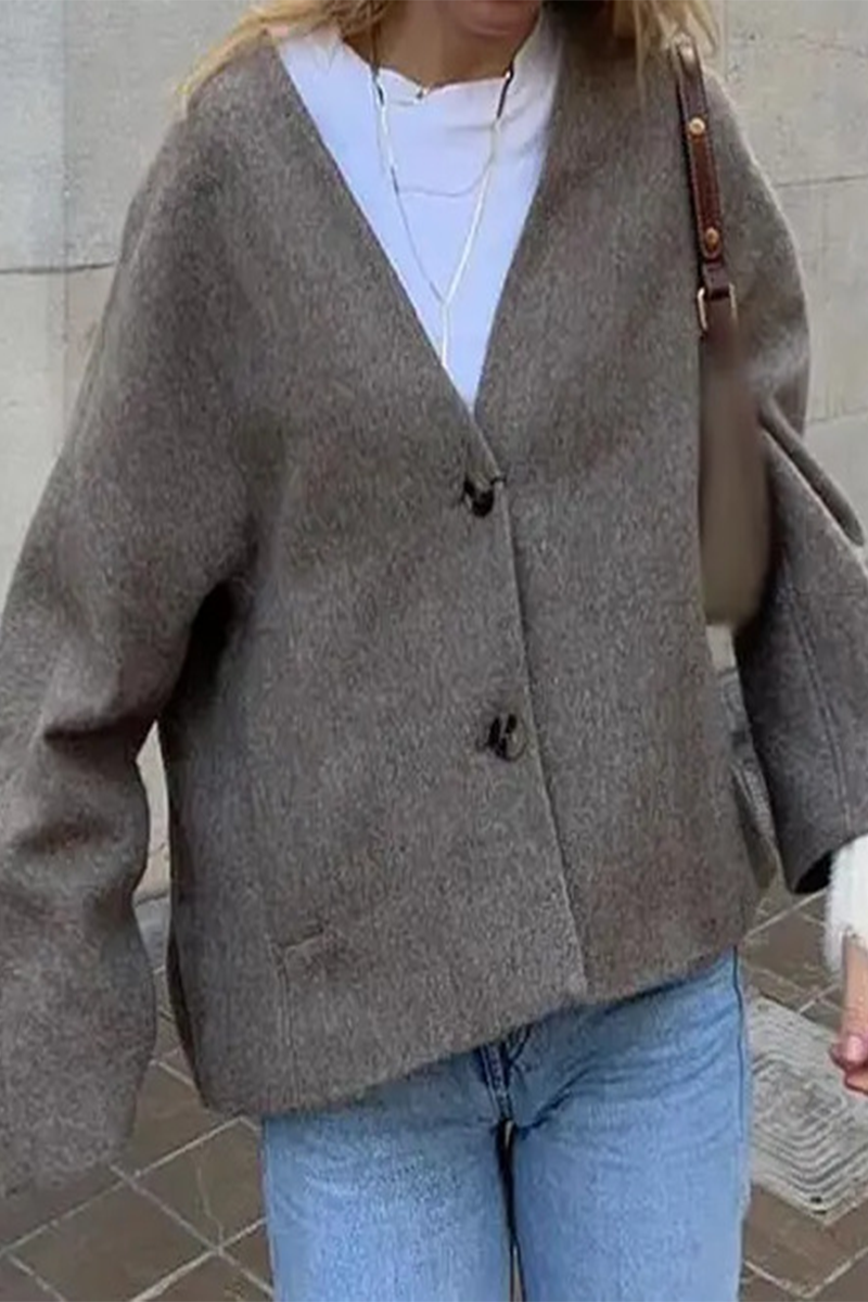 Dafne® | Casual everyday outerwear with solid color buttons and chunky V-neck