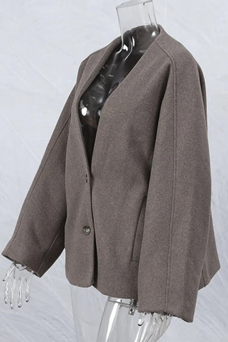 Dafne® | Casual everyday outerwear with solid color buttons and chunky V-neck