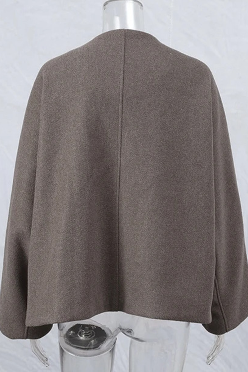 Dafne® | Casual everyday outerwear with solid color buttons and chunky V-neck