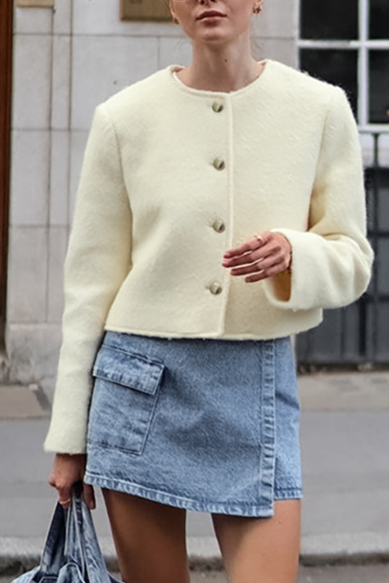 Concha® | Casual everyday outerwear with solid color buttons and O-neck