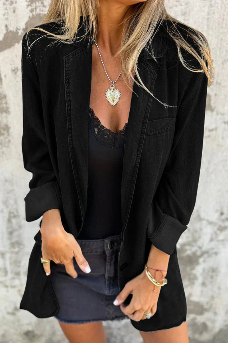 Daisy® | Casual, everyday denim jacket with solid color buttons and patchwork turn-down collar, long sleeves and loose fit