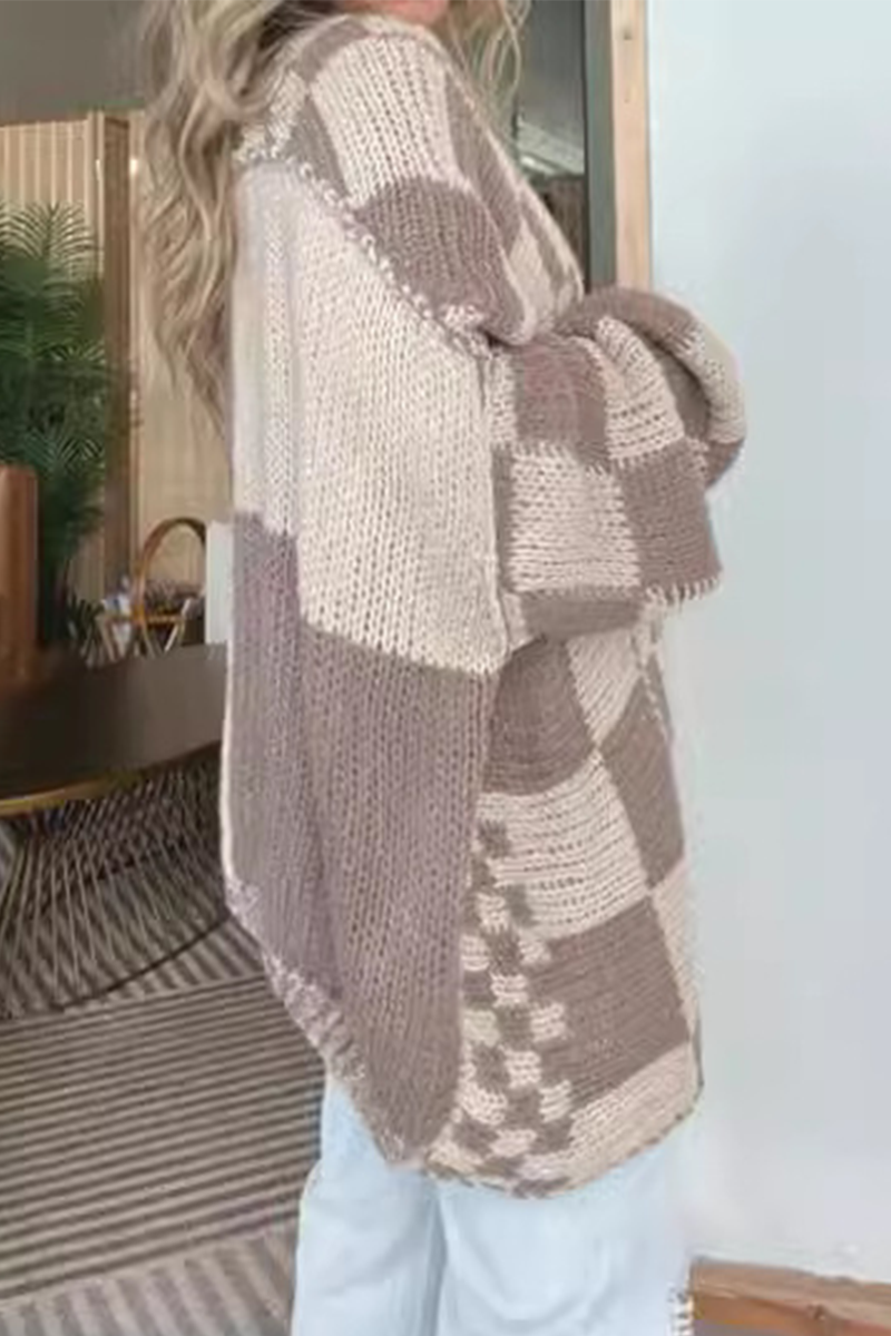 Eileen® | Casual streetwear outerwear with check pattern and contrast V-neck