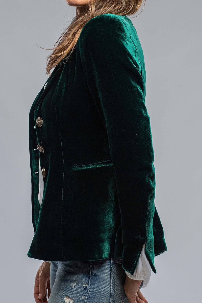 Eefje® | Casual everyday outerwear with pocket buttons and reversible collar
