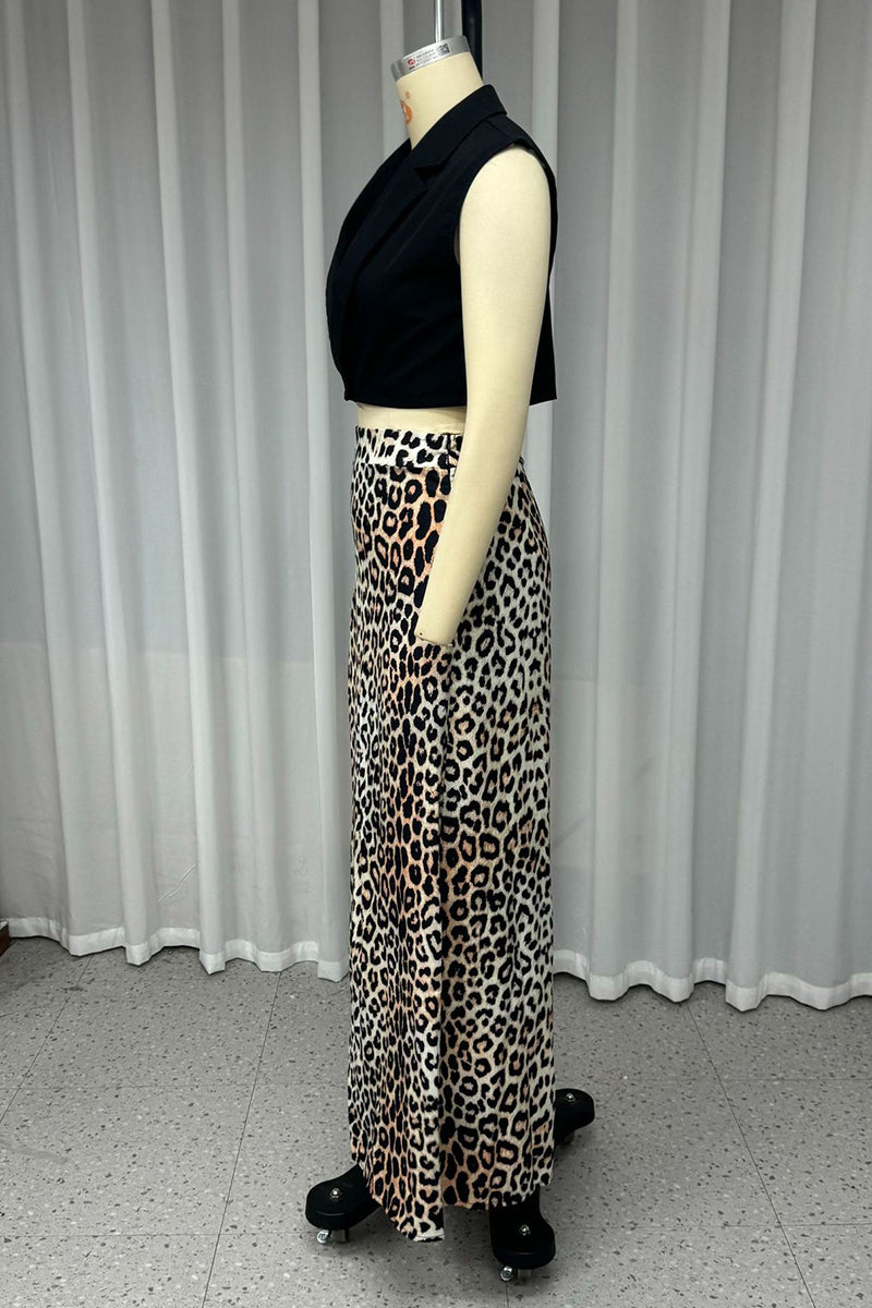 Alejandra® | Casual, sleeveless two-piece suit with a leopard slit and V-neck