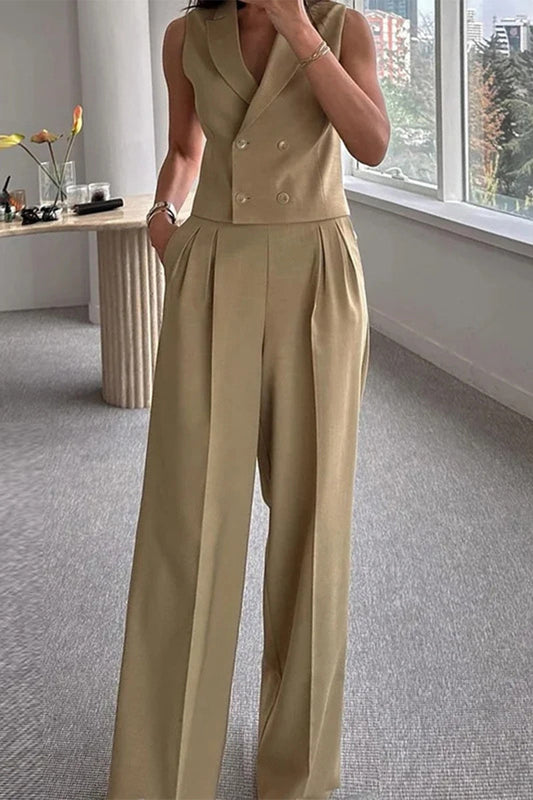 Brenda® | Casual, sleeveless two-piece suit with a gathered turn-down collar and pockets