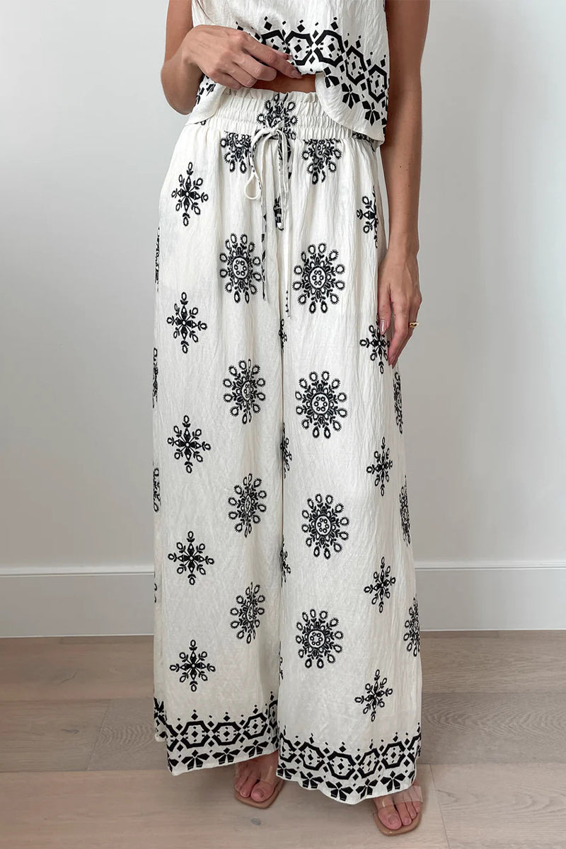 Alma® | Casual, sleeveless two-piece suit with geometric print, lace-up and O-neck