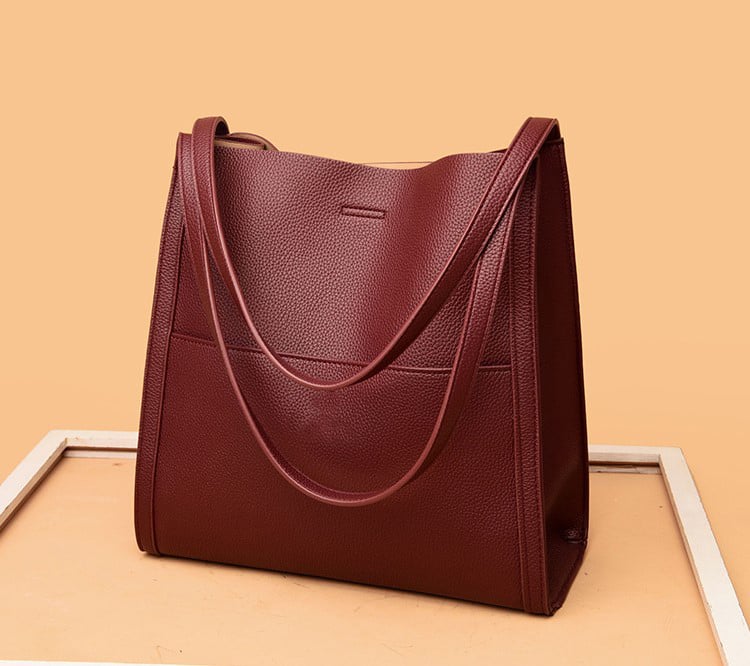 Elisa® | Elegant and spacious leather shoulder bag