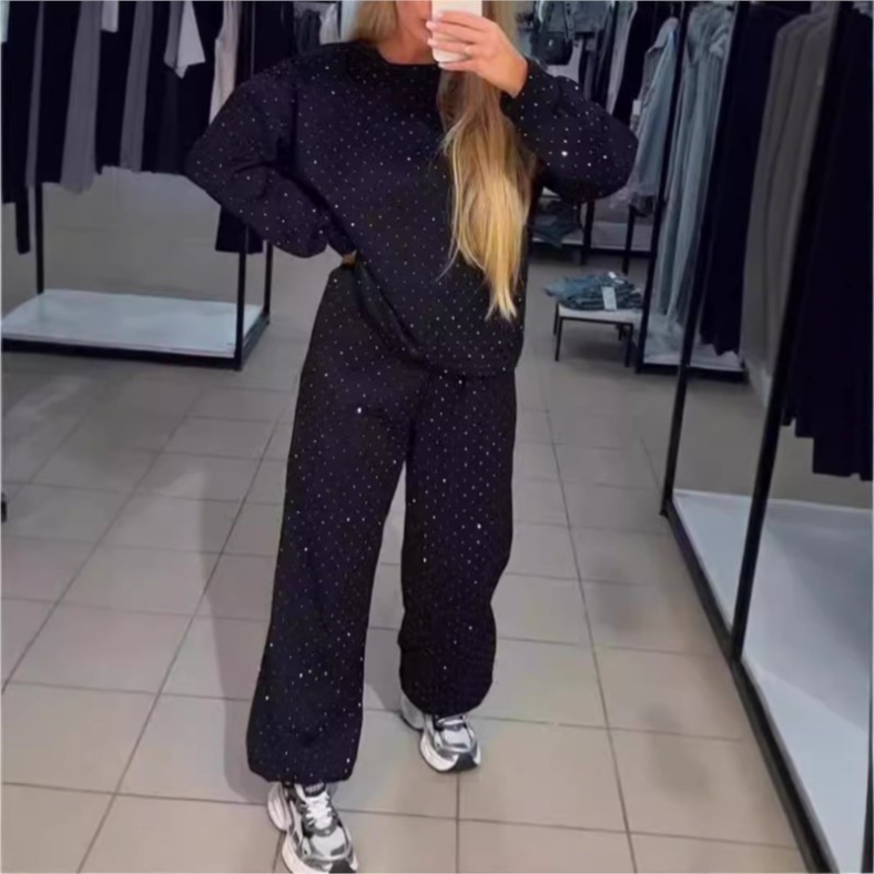 Clara® | Chic glittery jogger set for women