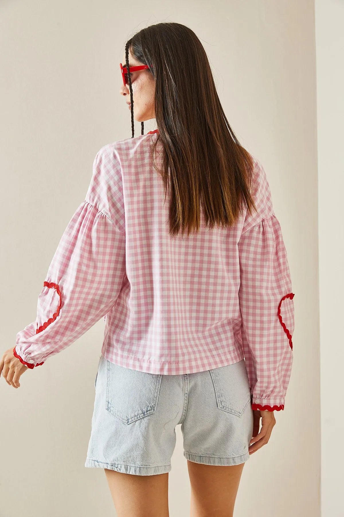 Carolina® | Checked blouse with bow and heart-shaped details