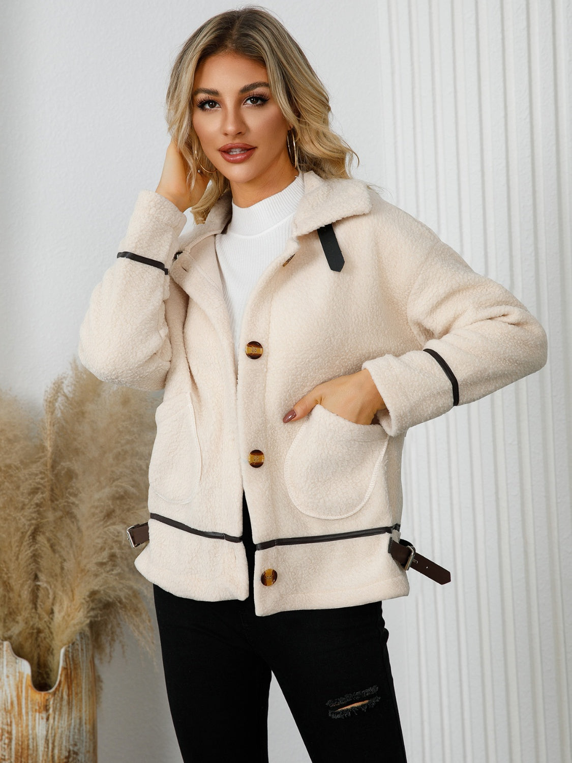 Edith® | Jacket with pockets and button placket and collar