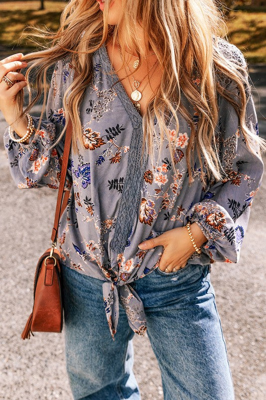 Daphne® | Blouse with floral lace and patchwork knots at the front and V-neck