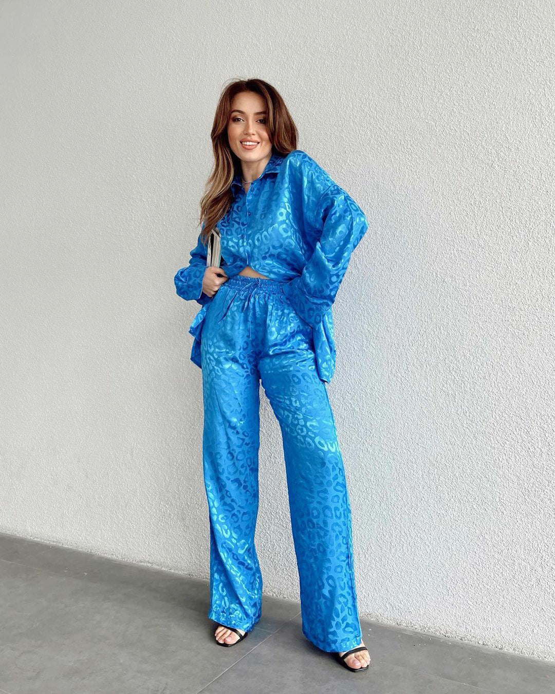 Clara® | Leopard print satin shirt and pants set