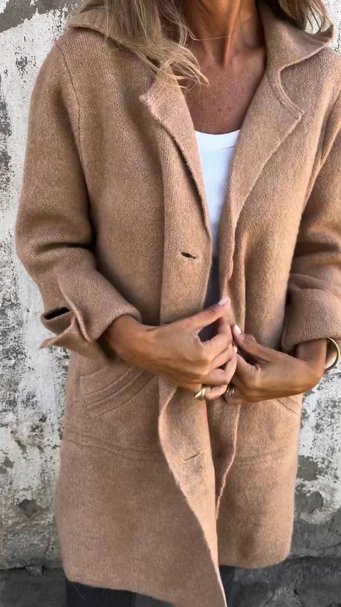 Brígida | Waterproof coat with lapel collar