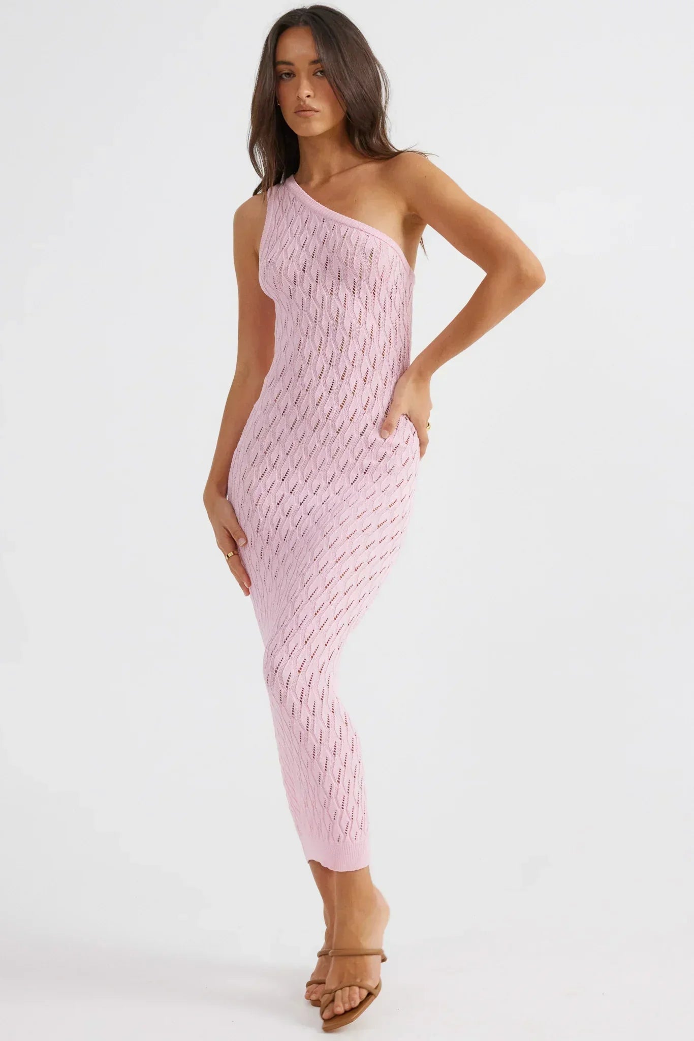 Ariadna® | Long knitted dress with one shoulder and hollowed out neckline.