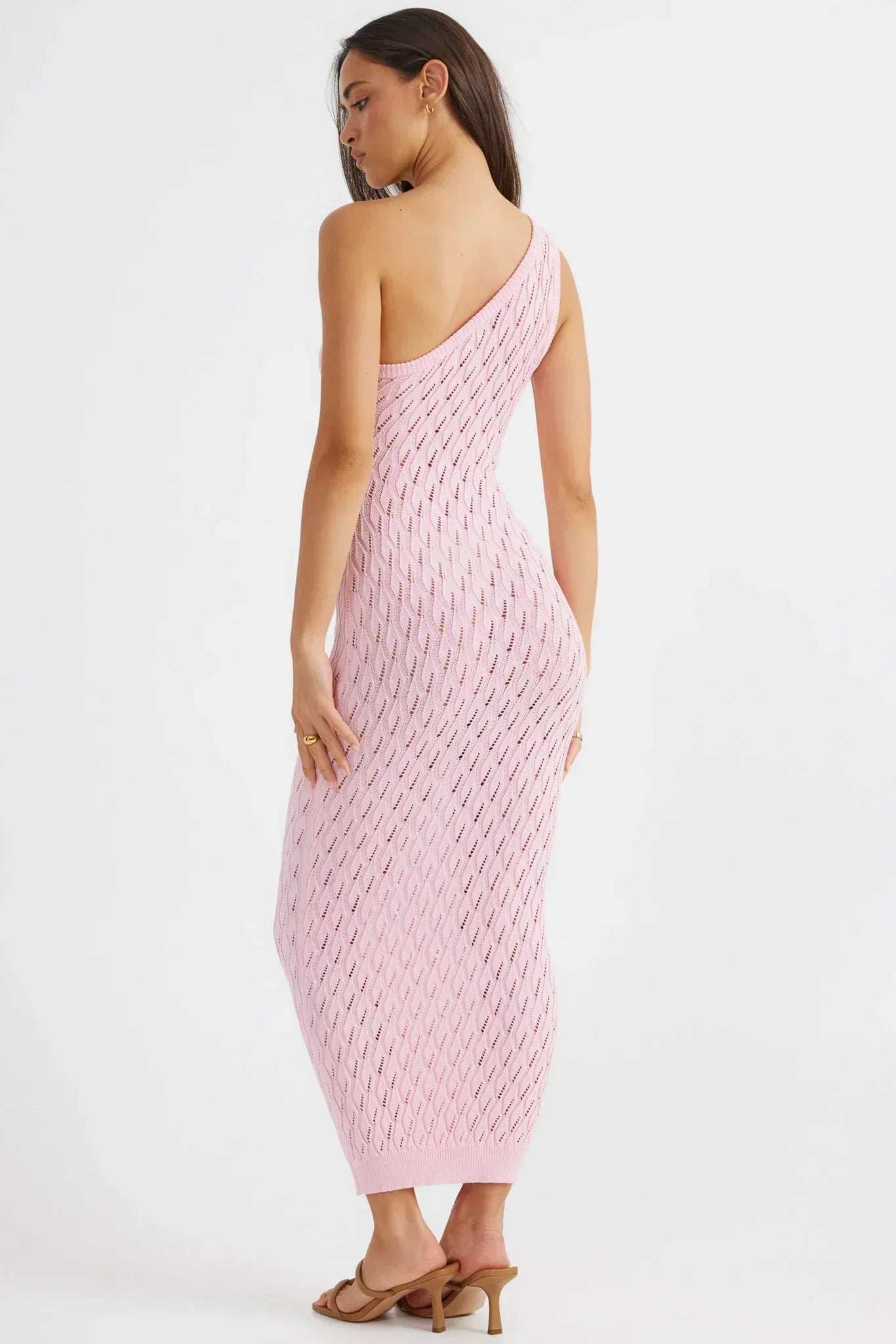 Ariadna® | Long knitted dress with one shoulder and hollowed out neckline.