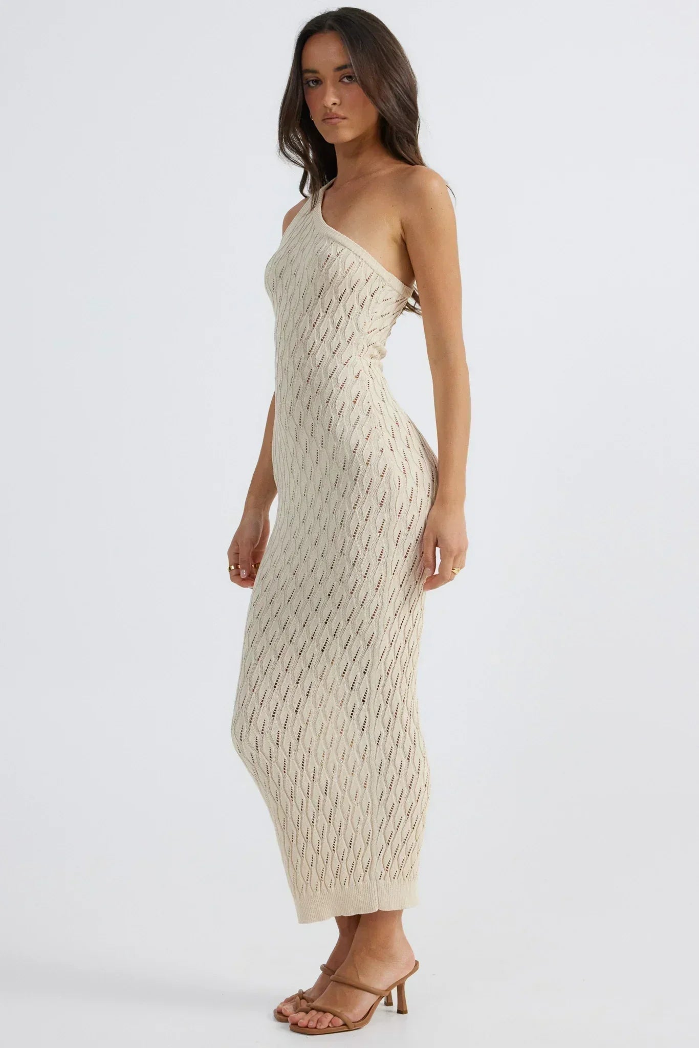 Ariadna® | Long knitted dress with one shoulder and hollowed out neckline.