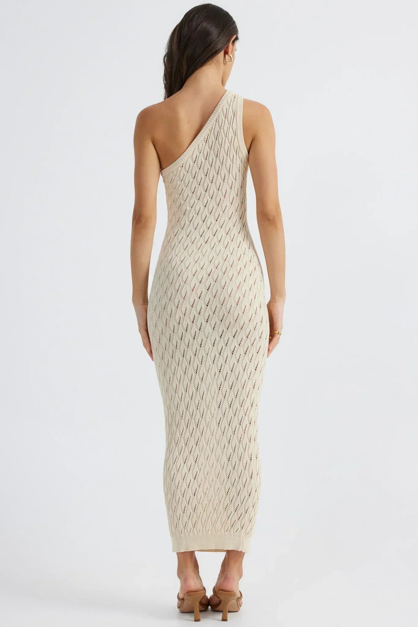 Ariadna® | Long knitted dress with one shoulder and hollowed out neckline.