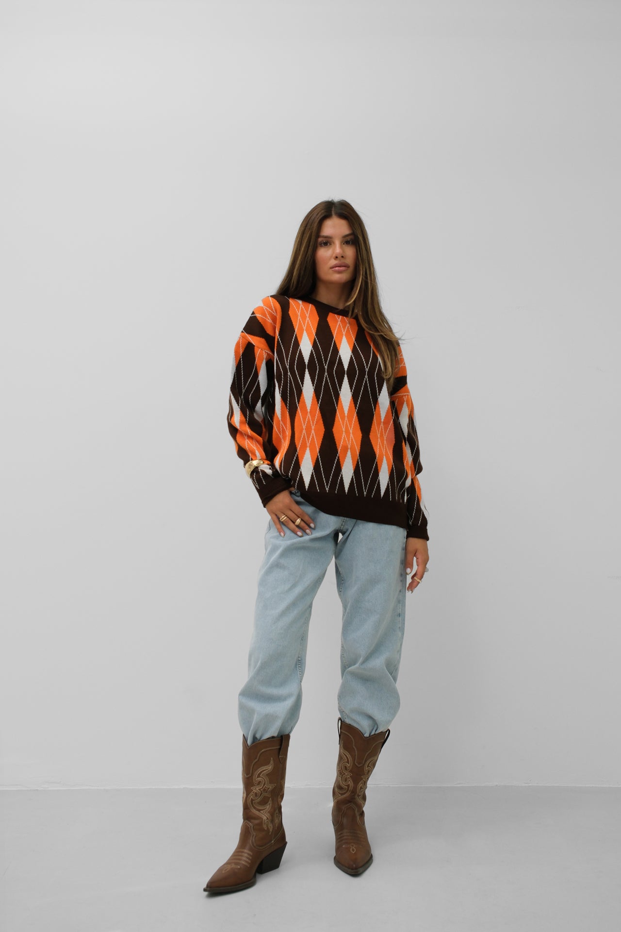 Cecily® | Oversized women's sweater with a baklava pattern in brown and orange