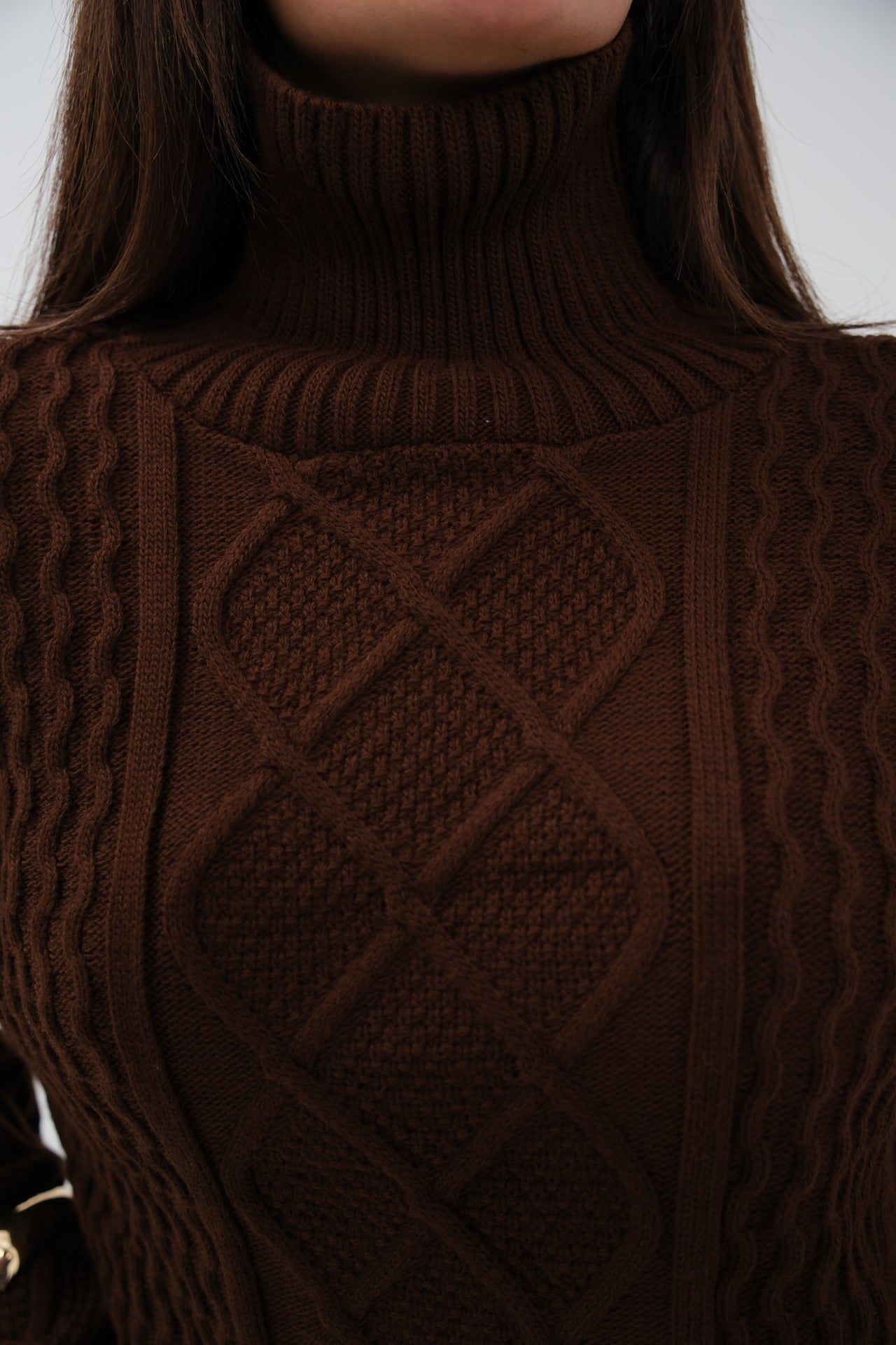 Cinthia® | Women's oversized turtleneck sweater knitted in dark brown