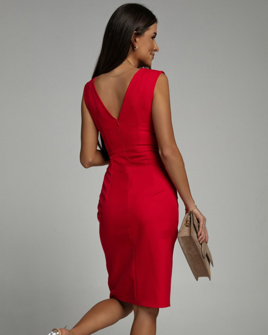 Diana® | Fitted dress with V-neck and Isa slits