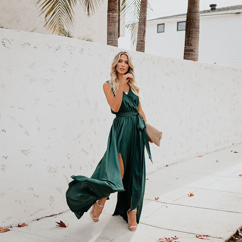 Cristina® | Exquisite sleeveless fashion long dress with neckline