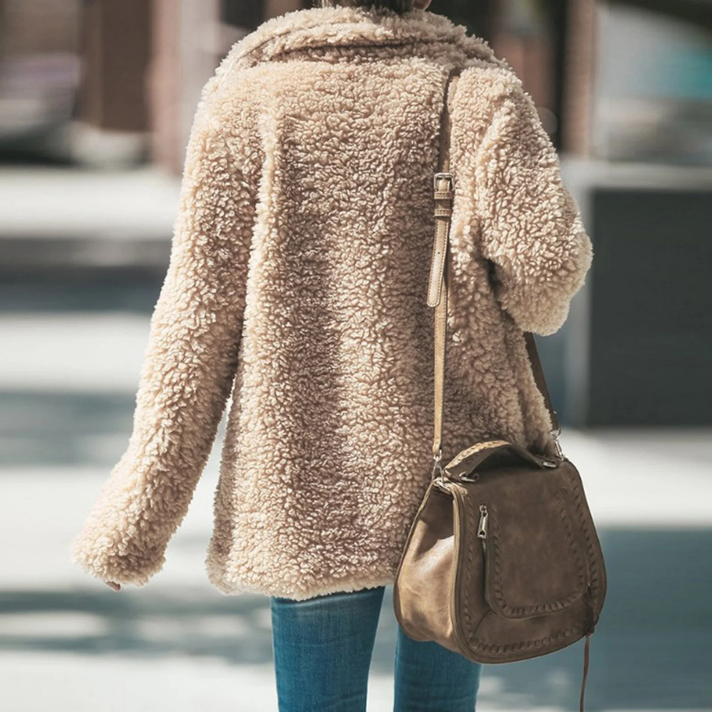 Ariadna® | Simple and elegant winter garment.