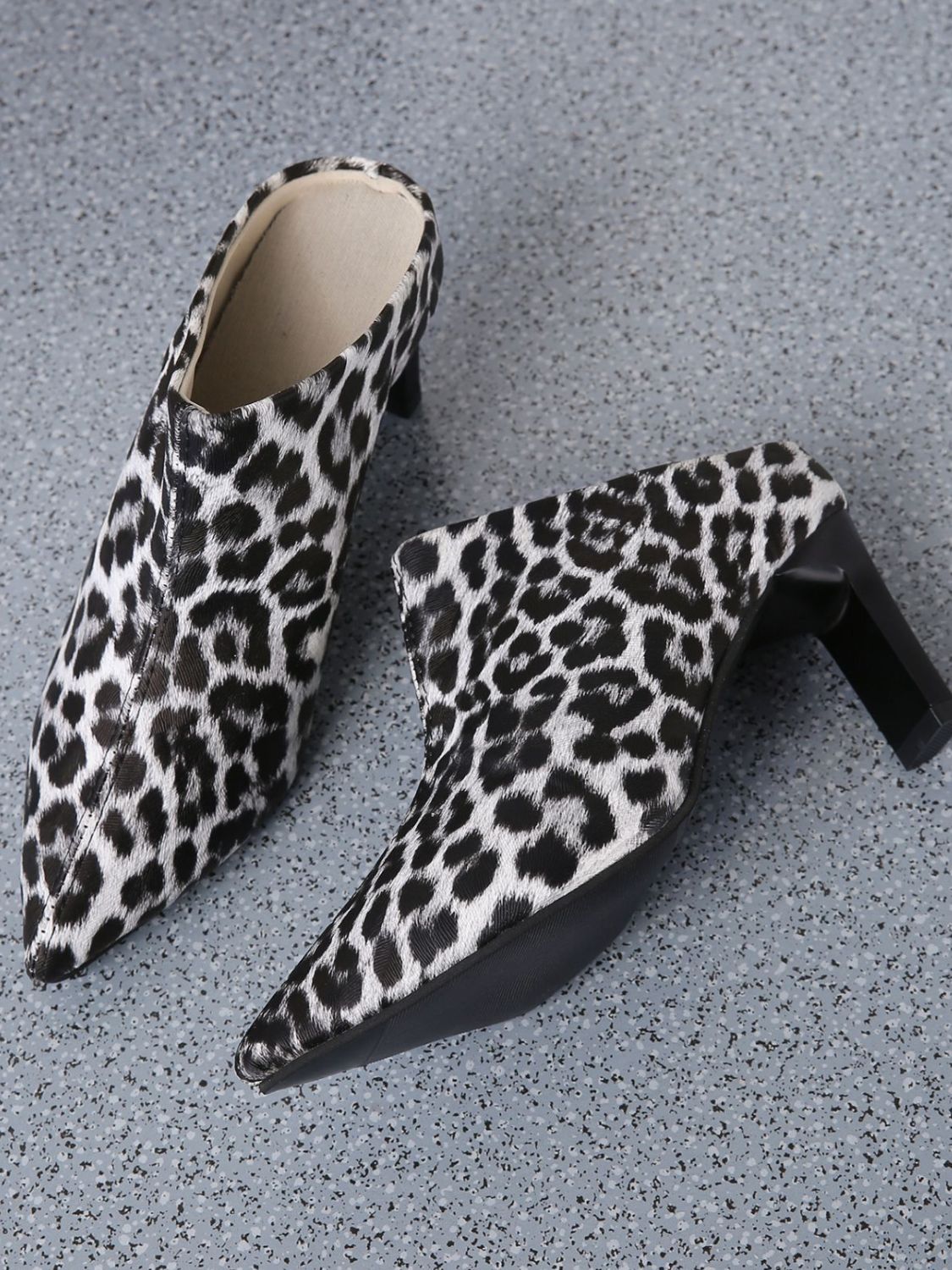 Carina® | PU leather pointed toe leopard print pumps