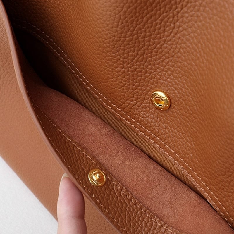 Elisa® | Elegant and spacious leather shoulder bag