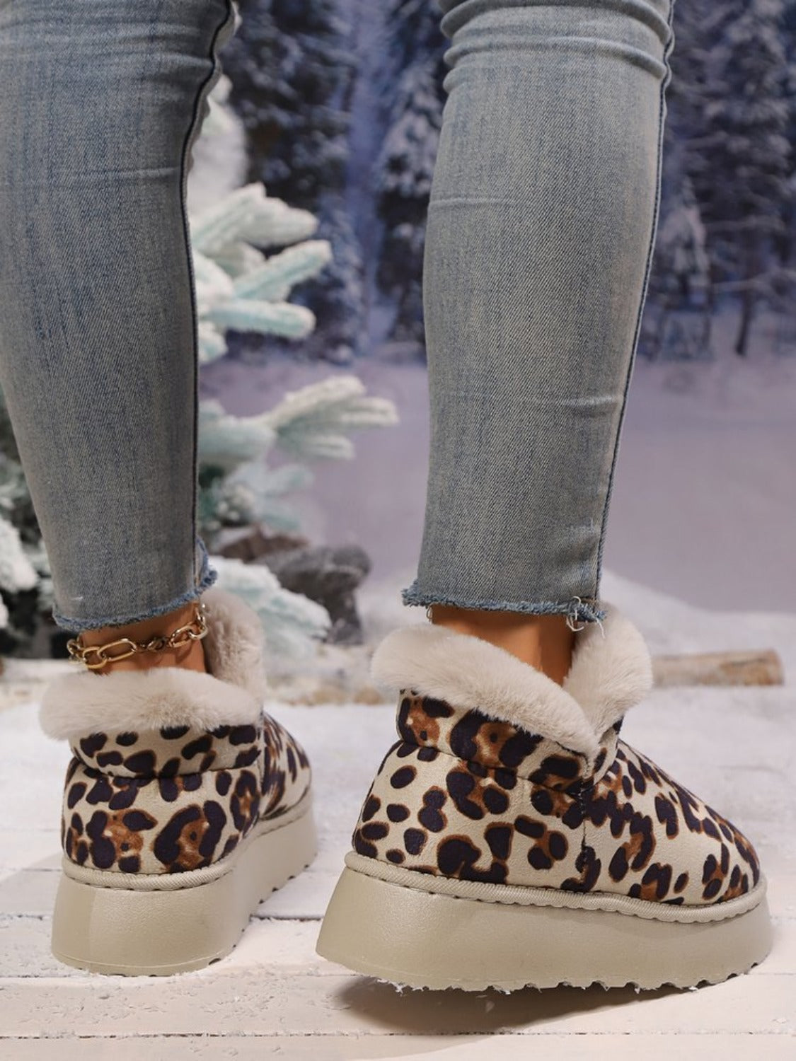 Angeline's® | Thermal leopard platform boots with a round toe