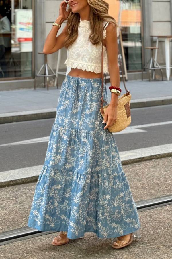 Daniela® | Chic floral crochet tank top with hollow neckline