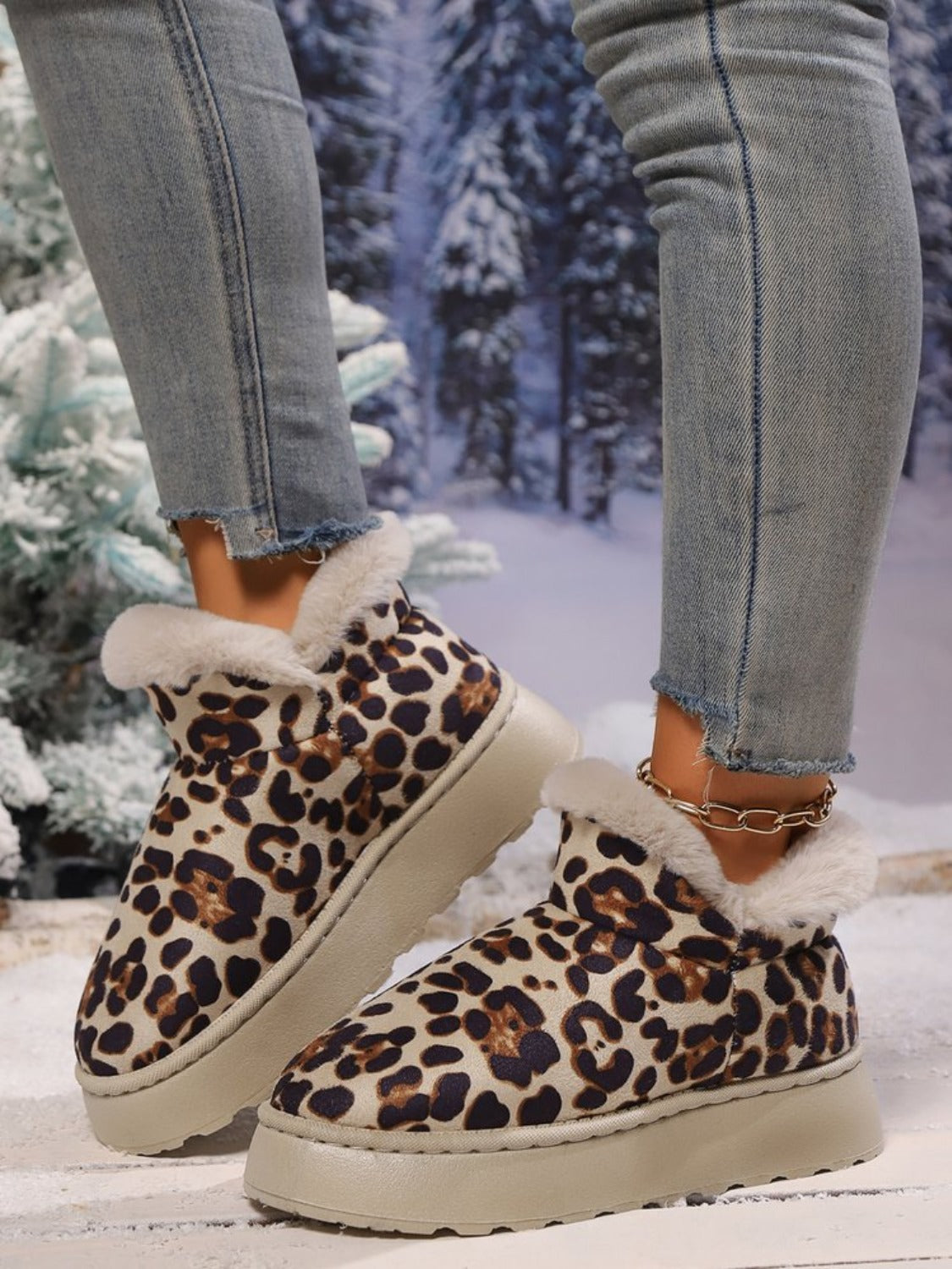 Angeline's® | Thermal leopard platform boots with a round toe
