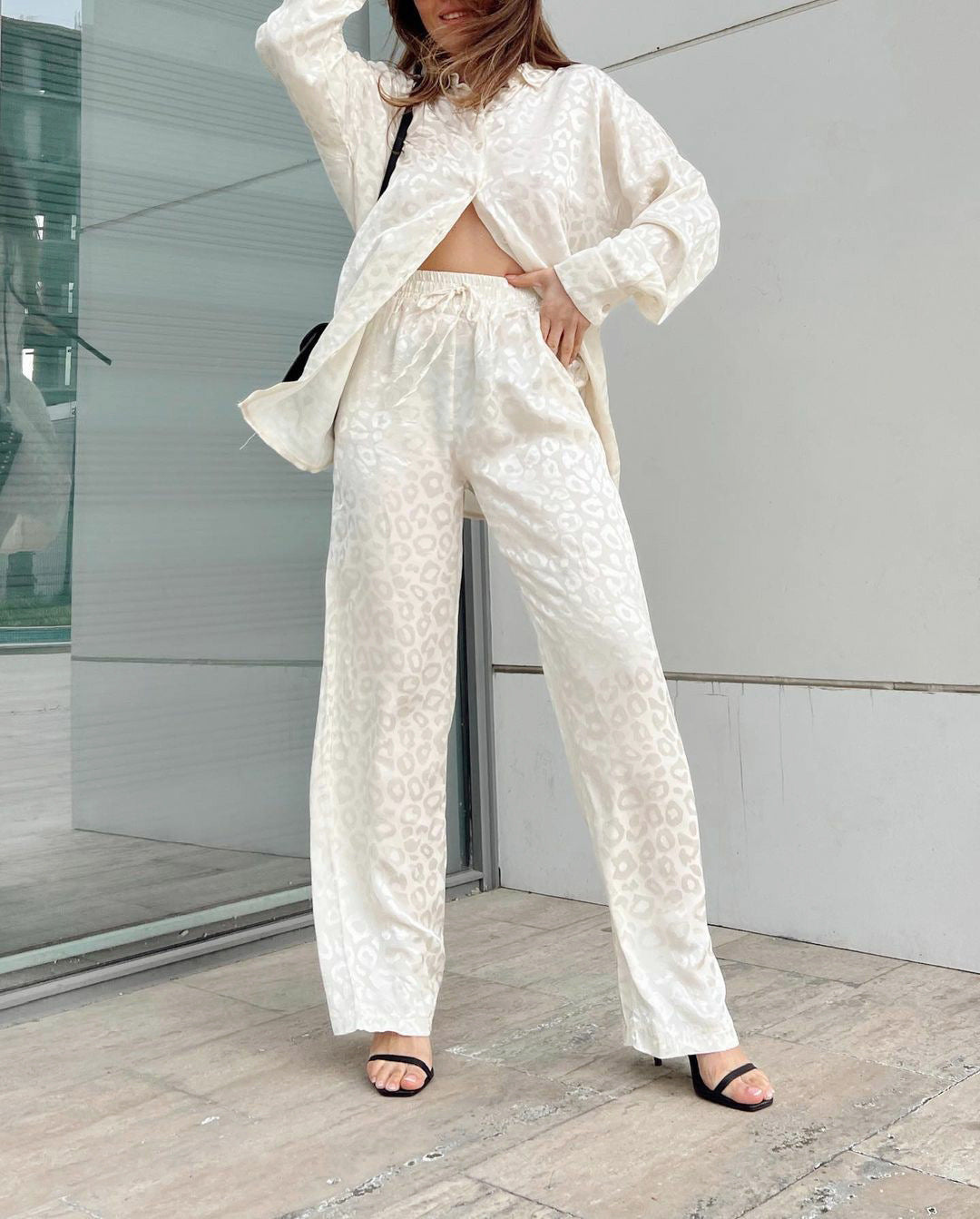 Clara® | Leopard print satin shirt and pants set