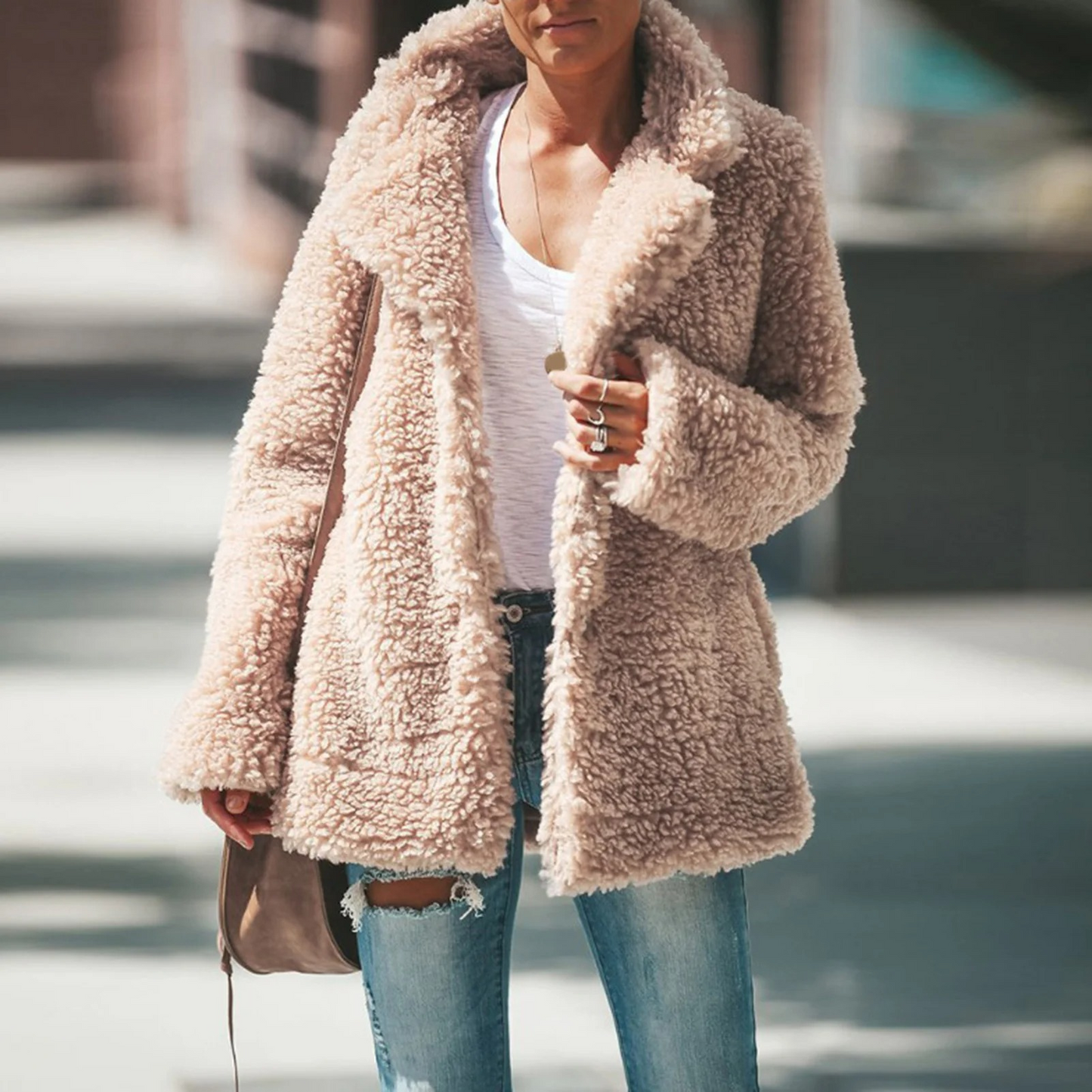 Ariadna® | Simple and elegant winter garment.