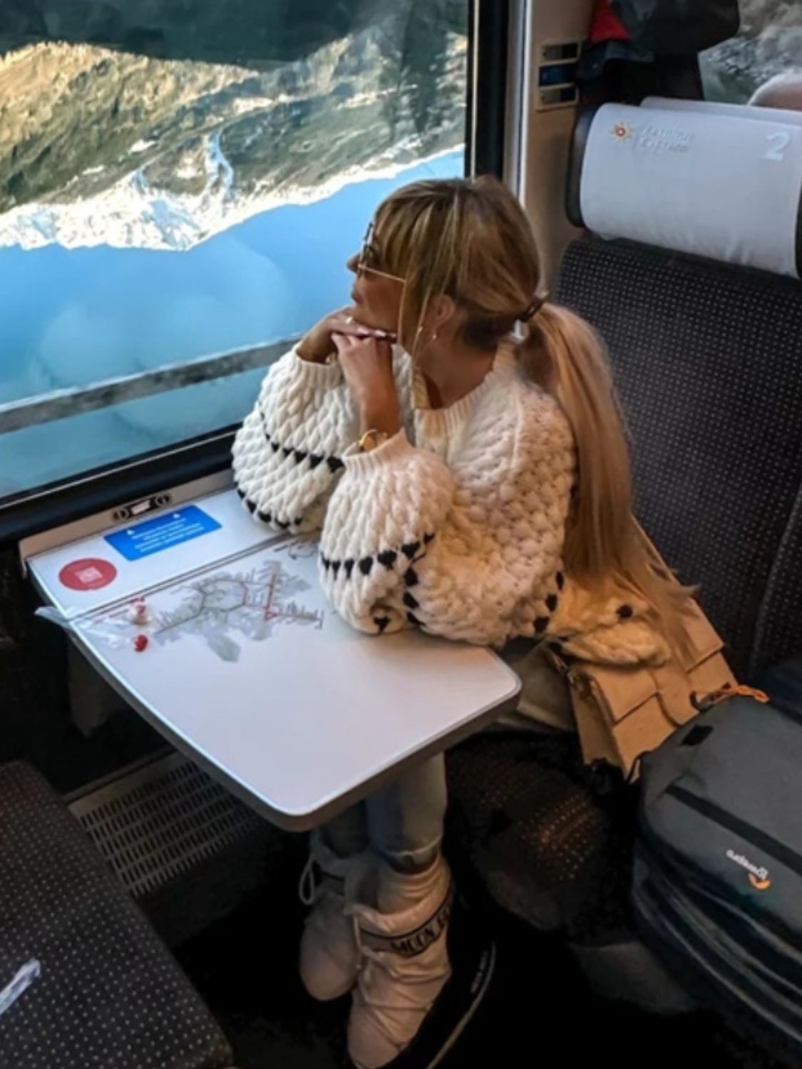 Clara® | Contrasting long-sleeved sweater with a crew neck