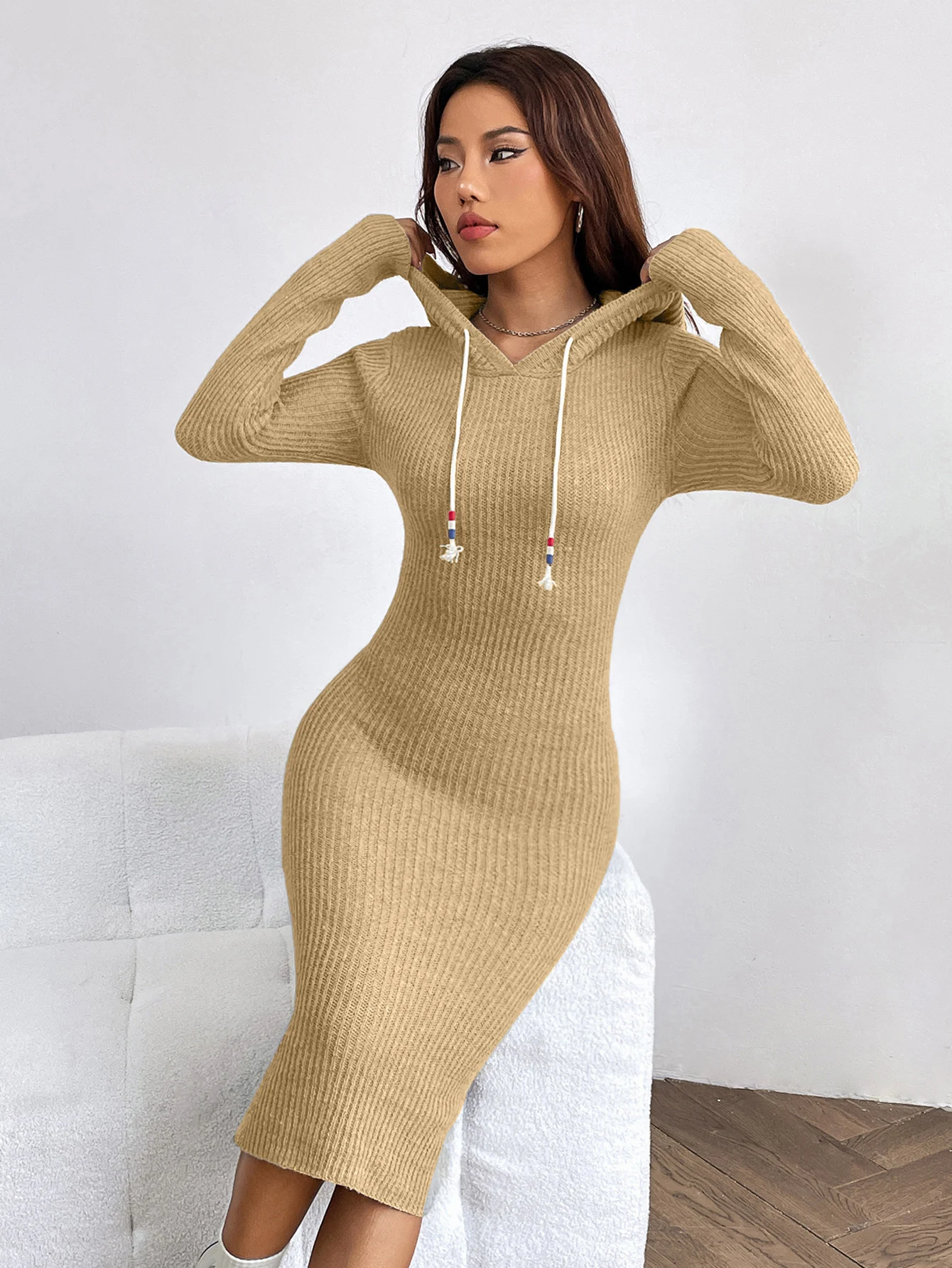 Eliana® | Comfortable dress with a hood