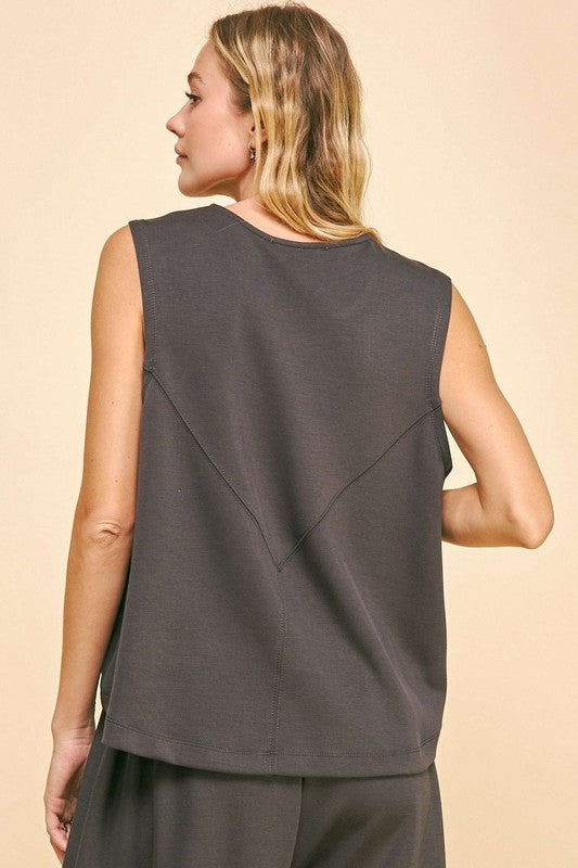 Claudia® | Tank top and pants set with a crew neck and drawstring hem