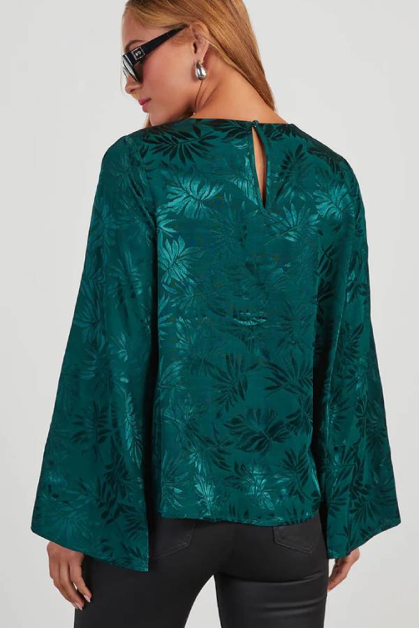 Eliana® | Embossed top with wide sleeves