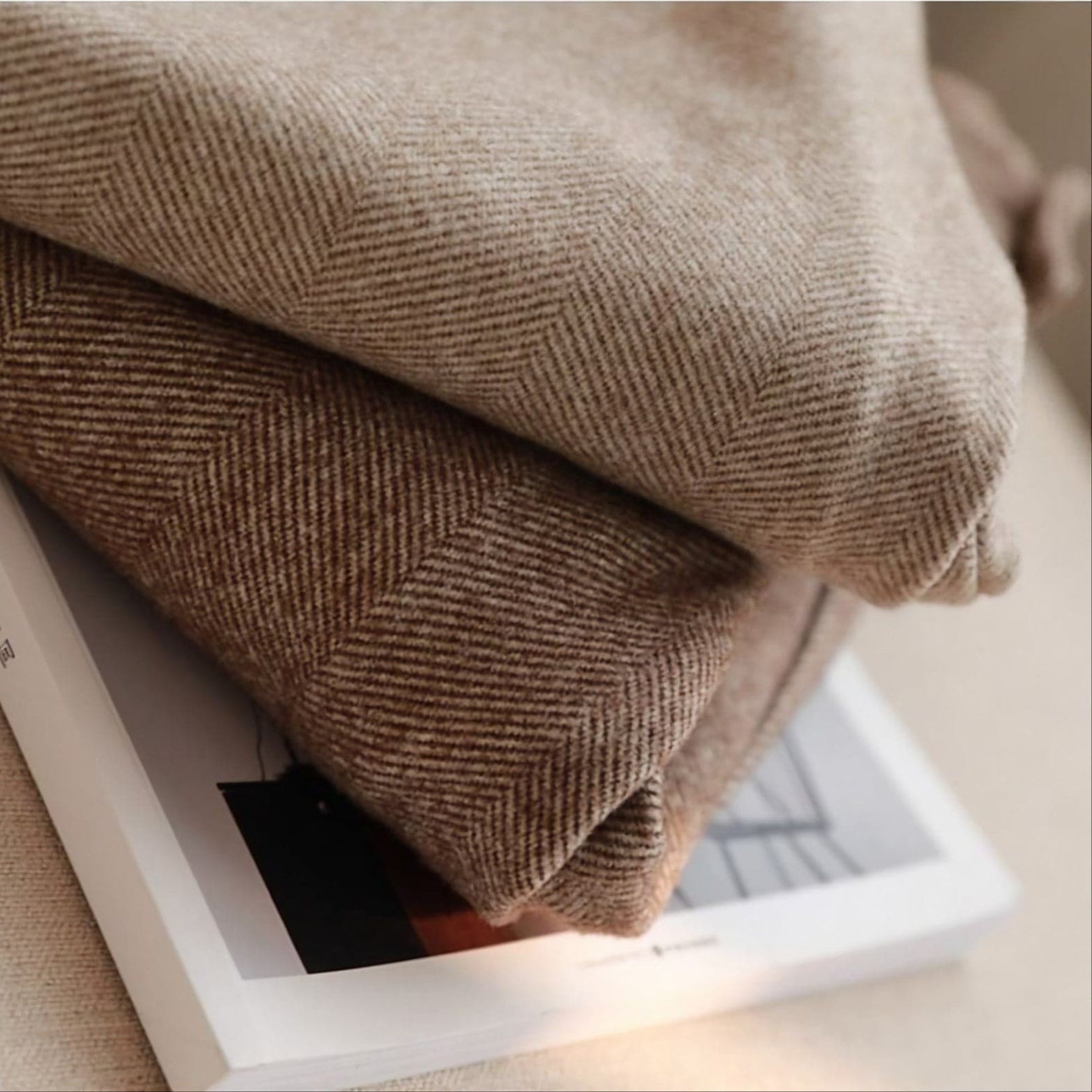 Denna | Men's Herringbone Pleated Pants