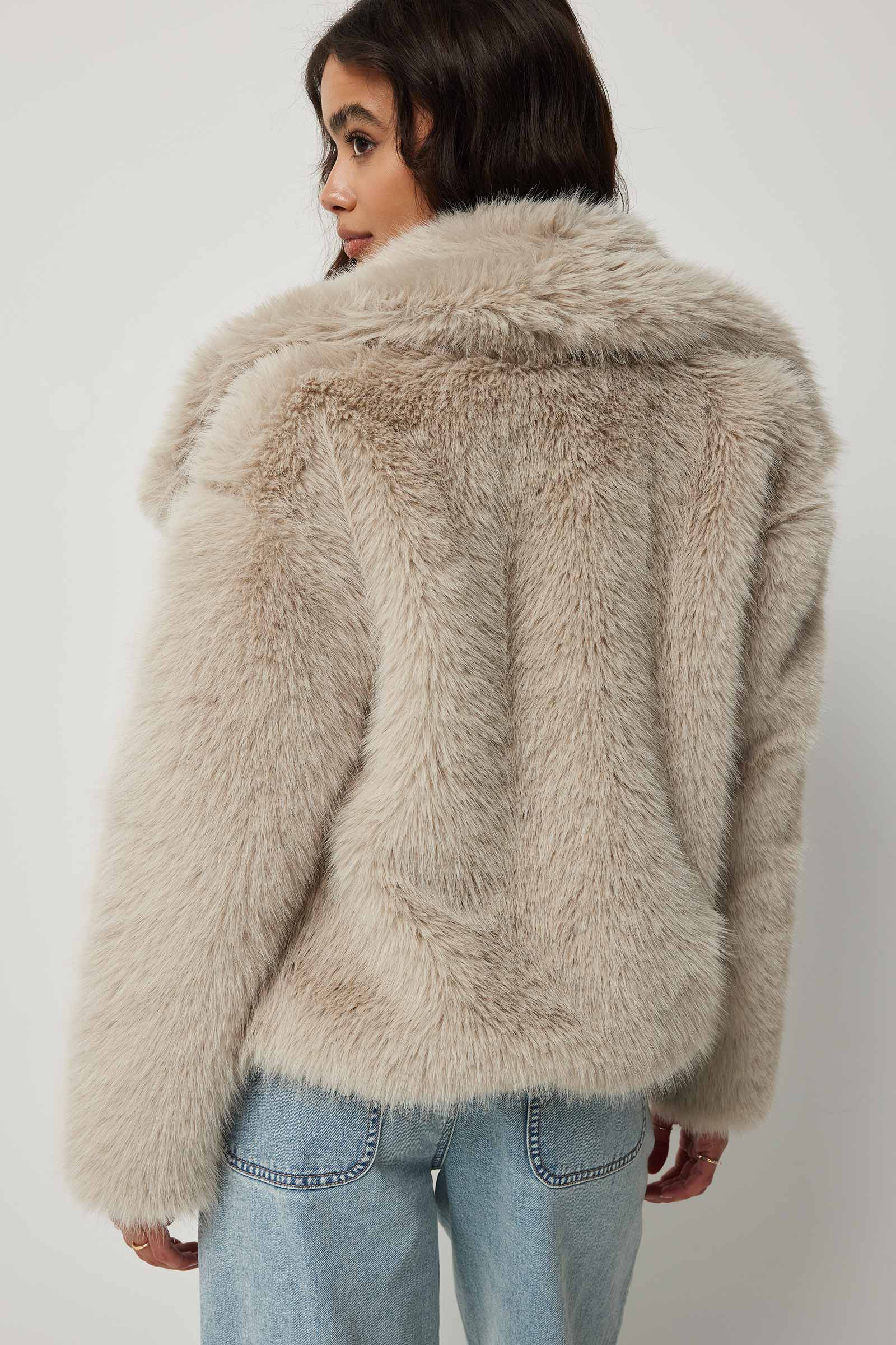 Bella | Women's Oversized Faux Fur Coat