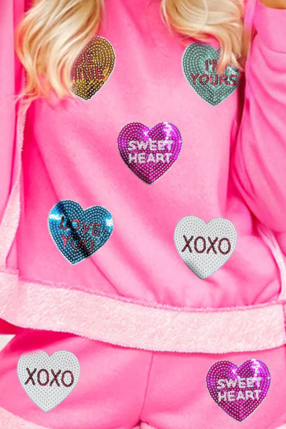 Amara® | Set of top and shorts with sequin heart and crew neck