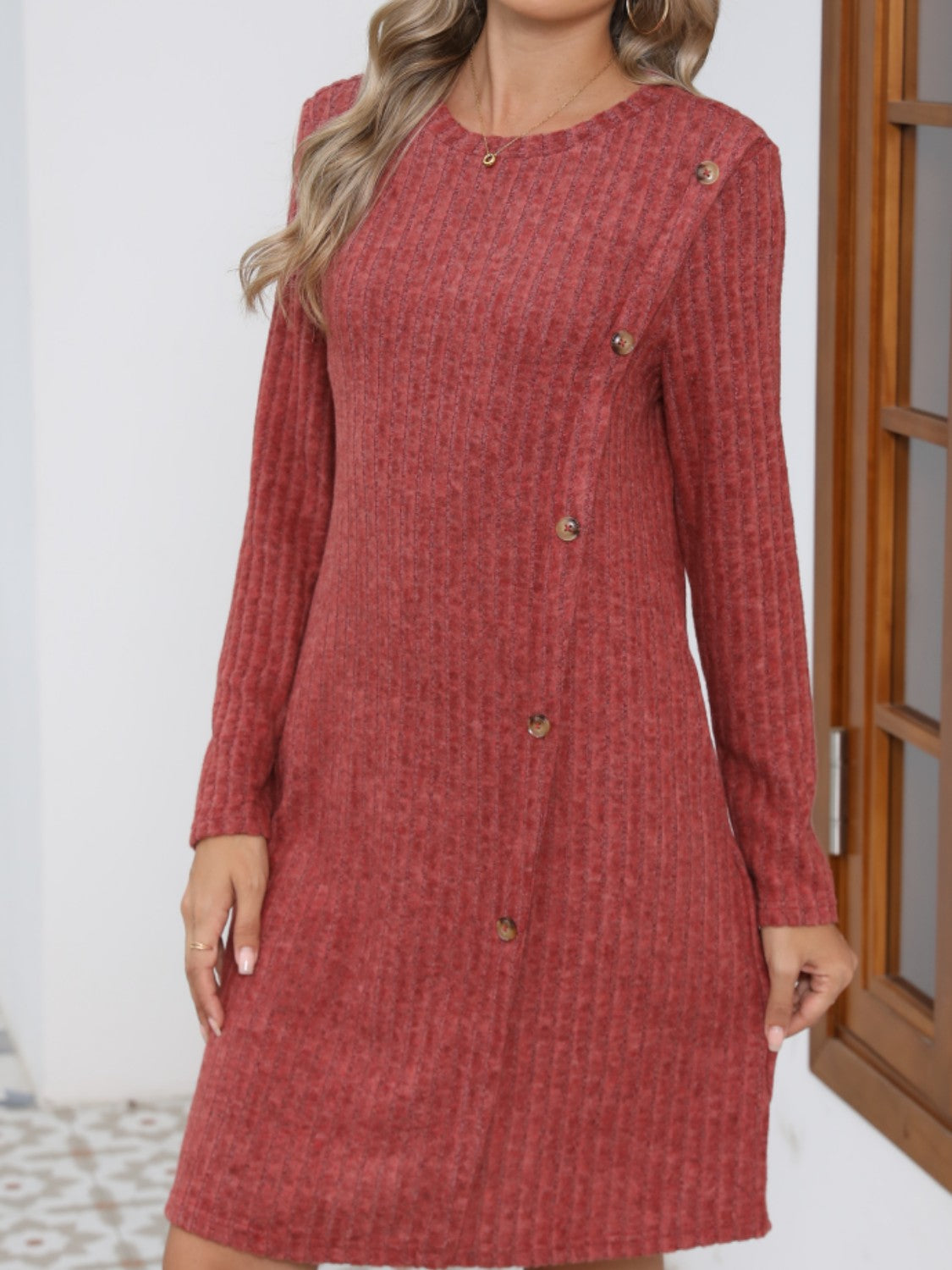 Ambar® | Long-sleeved dress with decorative button and round neckline