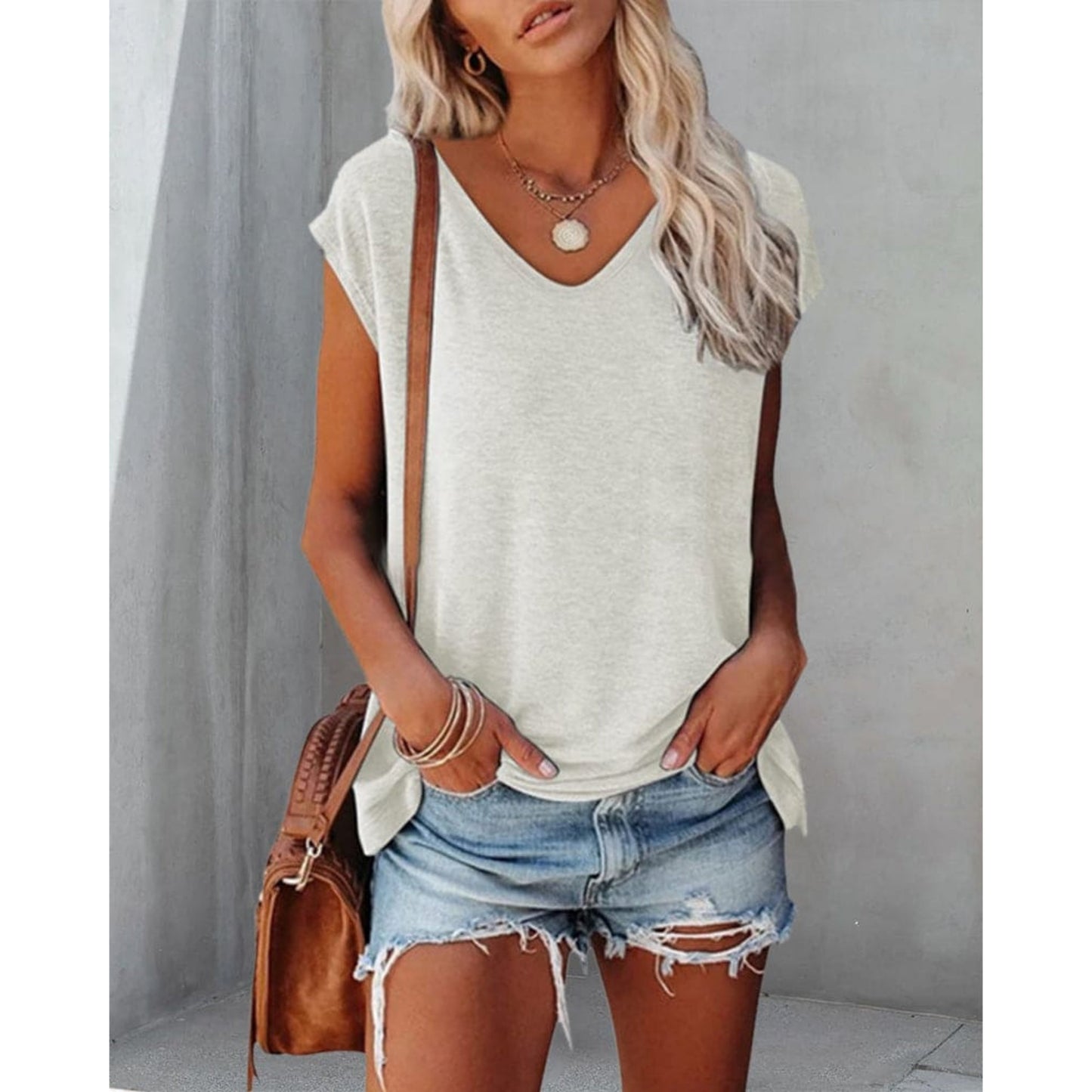 Dana® | Women's V-neck t-shirt with a relaxed fit