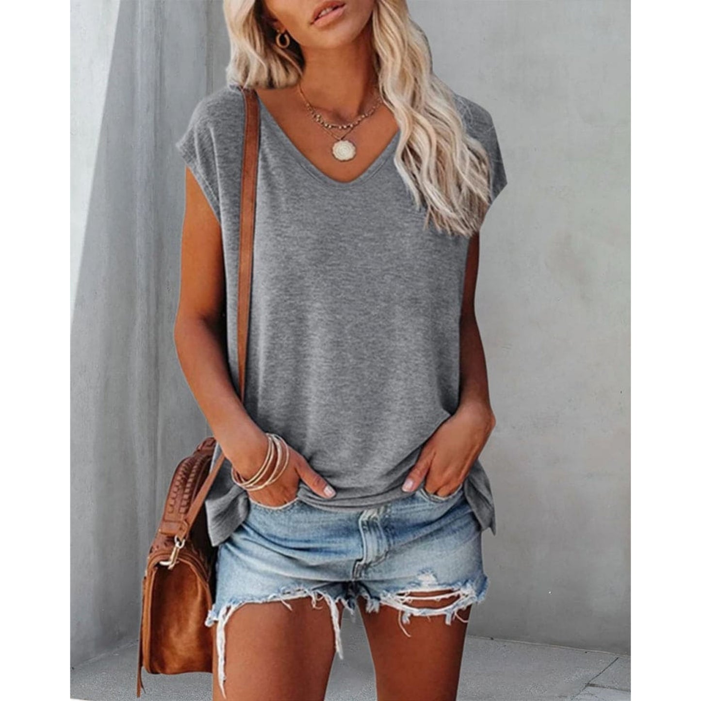 Dana® | Women's V-neck t-shirt with a relaxed fit