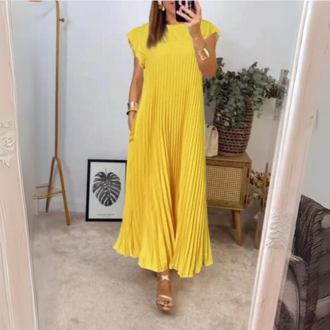 Carina® | Light and fresh pleated dress