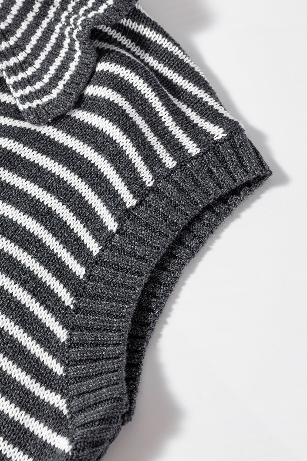 Cara® | Sweater vest with striped collar and pockets