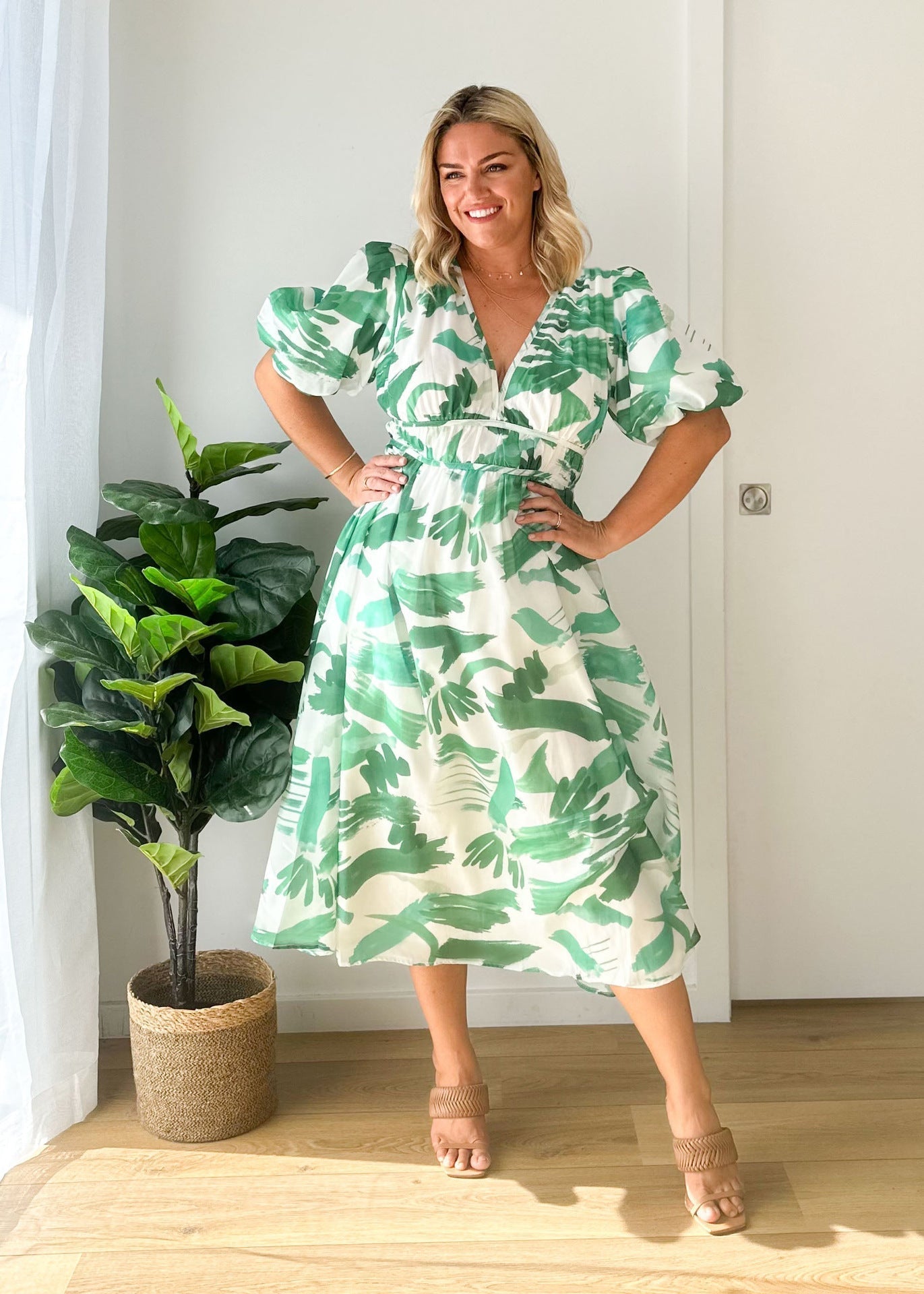 Dolores® | Ysa long dress with V-neck and puff sleeves