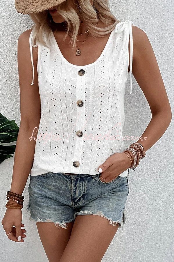 Cleo® | Sleeveless T-shirt with buttons and cut-out details